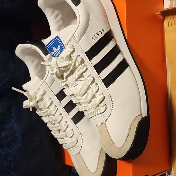 Like new Adidas samoa ,black and white in a size 9.5 - Picture 4 of 6